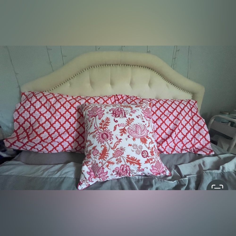 Roller Rabbit Pillow set